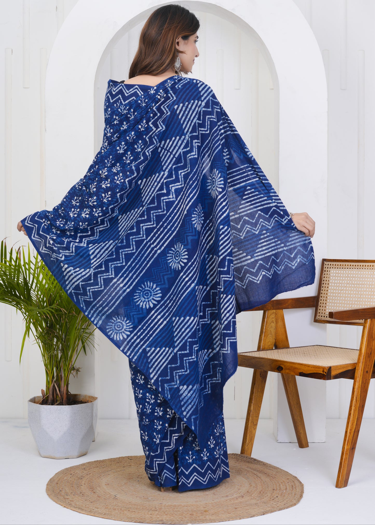 Roshni: Indigo Dabu Pure Mul Cotton Saree